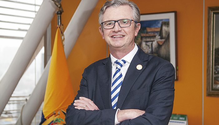 Juan Carlos Vega, Ministro de Economía y Finanzas - Revista CLAVE! Bienes Raíces Ecuador